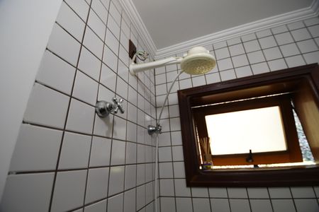 Casa de condomínio para alugar com 420m², 4 quartos e 7 vagasBanheiro de serviço