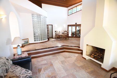 Casa de condomínio para alugar com 420m², 4 quartos e 7 vagasSala