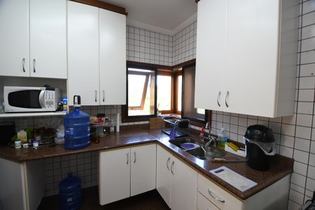 Casa de condomínio para alugar com 420m², 4 quartos e 7 vagasCozinha