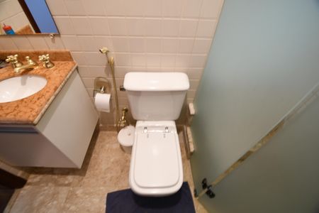 Casa de condomínio para alugar com 420m², 4 quartos e 7 vagasSuíte Banheiro 1