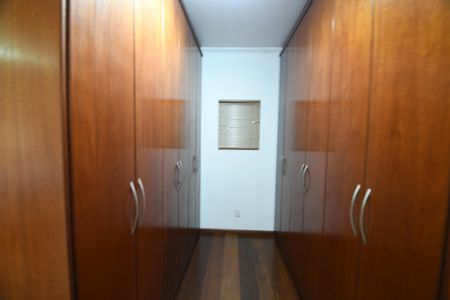 Casa de condomínio para alugar com 420m², 4 quartos e 7 vagasQuarto Suíte 4 - Armários