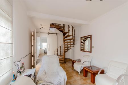 Casa à venda com 210m², 4 quartos e 2 vagas Casa à venda com 210m², 4 quartos e 2 vagasSala