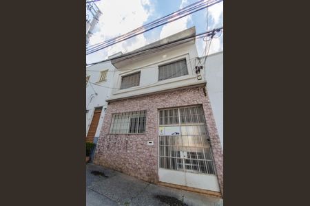 Casa à venda com 210m², 4 quartos e 2 vagas Casa à venda com 210m², 4 quartos e 2 vagasFachada