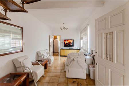 Casa à venda com 210m², 4 quartos e 2 vagas Casa à venda com 210m², 4 quartos e 2 vagasSala