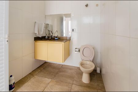 Casa à venda com 210m², 4 quartos e 2 vagas Casa à venda com 210m², 4 quartos e 2 vagasBanheiro de serviço