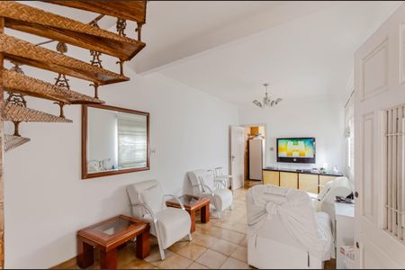 Casa à venda com 210m², 4 quartos e 2 vagas Casa à venda com 210m², 4 quartos e 2 vagasSala