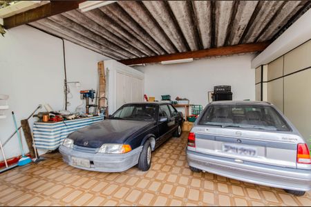 Casa à venda com 210m², 4 quartos e 2 vagas Casa à venda com 210m², 4 quartos e 2 vagasGaragem