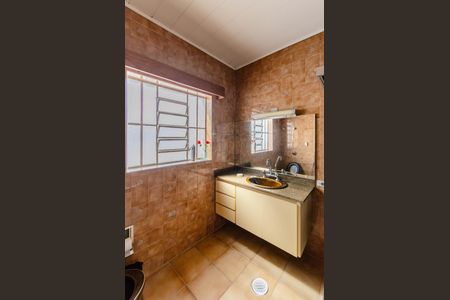 Casa à venda com 210m², 4 quartos e 2 vagas Casa à venda com 210m², 4 quartos e 2 vagasBanheiro Social