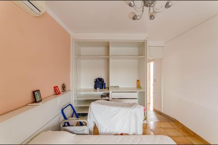 Casa à venda com 210m², 4 quartos e 2 vagas Casa à venda com 210m², 4 quartos e 2 vagasQuarto 3