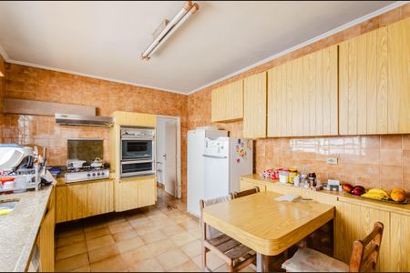 Casa à venda com 210m², 4 quartos e 2 vagas Casa à venda com 210m², 4 quartos e 2 vagasCozinha