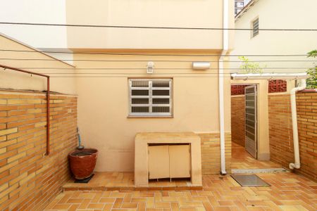 Casa à venda com 120m², 2 quartos e 2 vagas Casa à venda com 120m², 2 quartos e 2 vagasQuintal