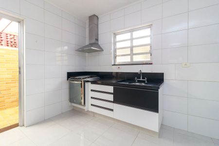 Casa à venda com 120m², 2 quartos e 2 vagas Casa à venda com 120m², 2 quartos e 2 vagasCozinha