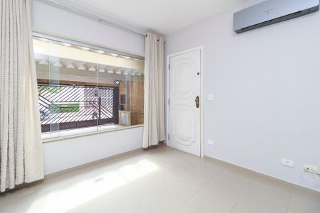 Casa à venda com 120m², 2 quartos e 2 vagas Casa à venda com 120m², 2 quartos e 2 vagasSala