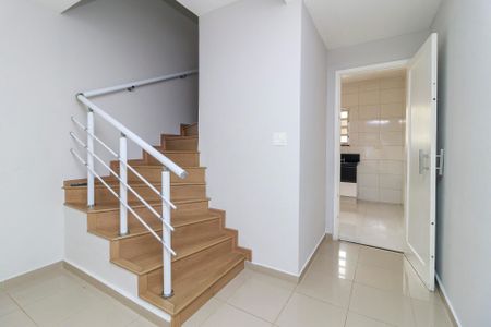 Casa à venda com 120m², 2 quartos e 2 vagas Casa à venda com 120m², 2 quartos e 2 vagasSala
