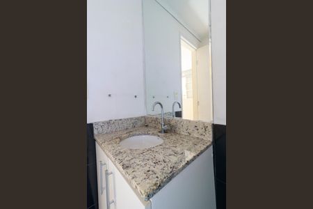 Casa à venda com 120m², 2 quartos e 2 vagas Casa à venda com 120m², 2 quartos e 2 vagasEdícula - Banheiro