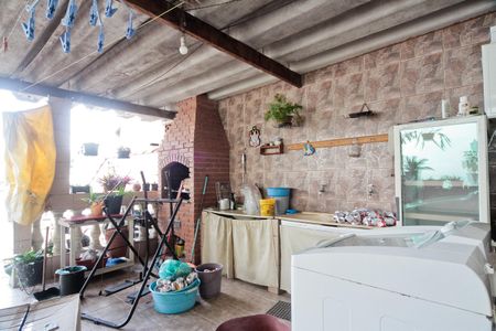 Casa à venda com 112m², 3 quartos e 1 vagaÁrea de Serviço e Churrasqueira