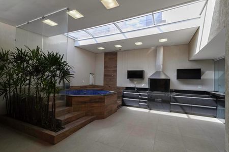 Casa à venda com 650m², 5 quartos e 4 vagas Casa à venda com 650m², 5 quartos e 4 vagasEntrada