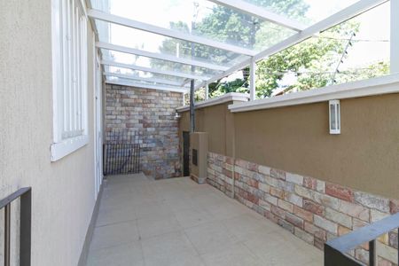 Casa à venda com 650m², 5 quartos e 4 vagas Casa à venda com 650m², 5 quartos e 4 vagasEntrada