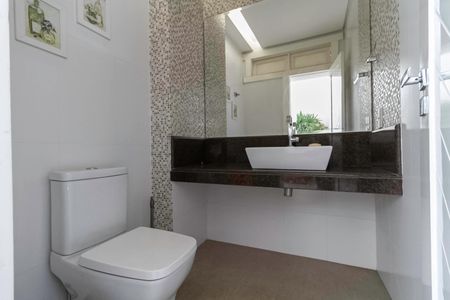 Casa à venda com 650m², 5 quartos e 4 vagas Casa à venda com 650m², 5 quartos e 4 vagasLavabo 2