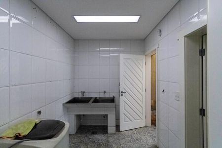 Casa à venda com 650m², 5 quartos e 4 vagas Casa à venda com 650m², 5 quartos e 4 vagasÁrea de Serviço