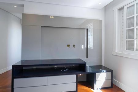 Casa à venda com 650m², 5 quartos e 4 vagas Casa à venda com 650m², 5 quartos e 4 vagasSala 4