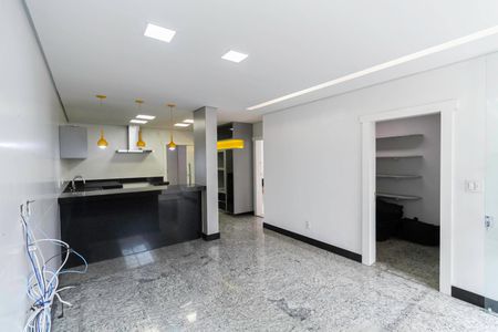 Casa à venda com 650m², 5 quartos e 4 vagas Casa à venda com 650m², 5 quartos e 4 vagasSala de Jantar