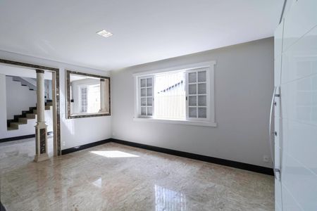 Casa à venda com 650m², 5 quartos e 4 vagas Casa à venda com 650m², 5 quartos e 4 vagasSala 3