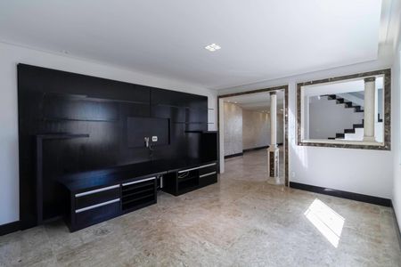 Casa à venda com 650m², 5 quartos e 4 vagas Casa à venda com 650m², 5 quartos e 4 vagasSala 3