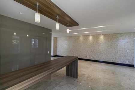 Casa à venda com 650m², 5 quartos e 4 vagas Casa à venda com 650m², 5 quartos e 4 vagasSala 1