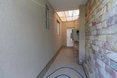 Casa à venda com 650m², 5 quartos e 4 vagas Casa à venda com 650m², 5 quartos e 4 vagasEntrada