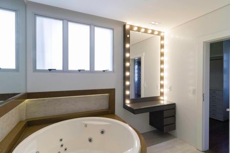 Casa à venda com 650m², 5 quartos e 4 vagas Casa à venda com 650m², 5 quartos e 4 vagasBanheiro da suíte 2