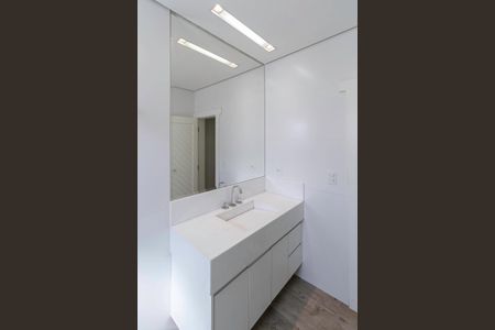 Casa à venda com 650m², 5 quartos e 4 vagas Casa à venda com 650m², 5 quartos e 4 vagasBanheiro social