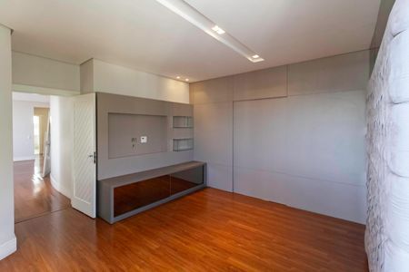 Casa à venda com 650m², 5 quartos e 4 vagas Casa à venda com 650m², 5 quartos e 4 vagasSuíte 2