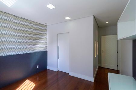 Casa à venda com 650m², 5 quartos e 4 vagas Casa à venda com 650m², 5 quartos e 4 vagasQuarto 2