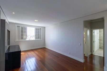 Casa à venda com 650m², 5 quartos e 4 vagas Casa à venda com 650m², 5 quartos e 4 vagasSala 4