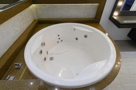 Casa à venda com 650m², 5 quartos e 4 vagas Casa à venda com 650m², 5 quartos e 4 vagasBanheiro da suíte 2