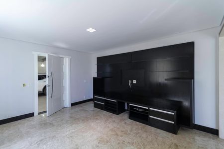 Casa à venda com 650m², 5 quartos e 4 vagas Casa à venda com 650m², 5 quartos e 4 vagasSala 3