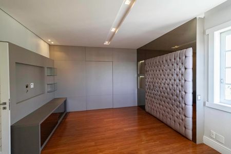 Casa à venda com 650m², 5 quartos e 4 vagas Casa à venda com 650m², 5 quartos e 4 vagasSuíte 2