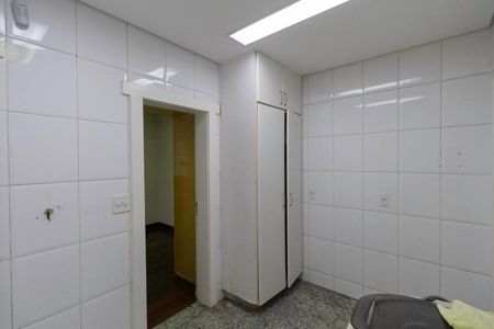 Casa à venda com 650m², 5 quartos e 4 vagas Casa à venda com 650m², 5 quartos e 4 vagasÁrea de Serviço