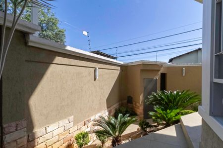 Casa à venda com 650m², 5 quartos e 4 vagas Casa à venda com 650m², 5 quartos e 4 vagasEntrada