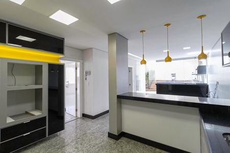 Casa à venda com 650m², 5 quartos e 4 vagas Casa à venda com 650m², 5 quartos e 4 vagasCozinha