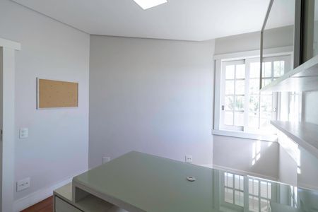 Casa à venda com 650m², 5 quartos e 4 vagas Casa à venda com 650m², 5 quartos e 4 vagasEscritório