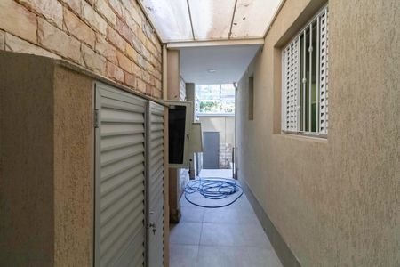 Casa à venda com 650m², 5 quartos e 4 vagas Casa à venda com 650m², 5 quartos e 4 vagasCorredor