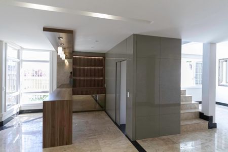 Casa à venda com 650m², 5 quartos e 4 vagas Casa à venda com 650m², 5 quartos e 4 vagasSala 1