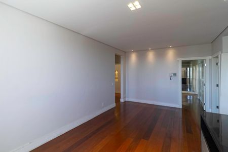 Casa à venda com 650m², 5 quartos e 4 vagas Casa à venda com 650m², 5 quartos e 4 vagasSala 4