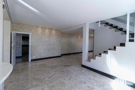 Casa à venda com 650m², 5 quartos e 4 vagas Casa à venda com 650m², 5 quartos e 4 vagasSala 2