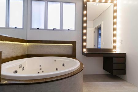 Casa à venda com 650m², 5 quartos e 4 vagas Casa à venda com 650m², 5 quartos e 4 vagasBanheiro da suíte 2