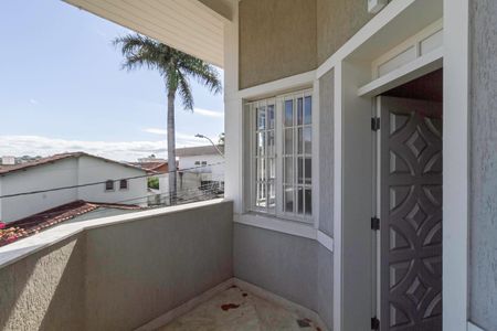 Casa à venda com 650m², 5 quartos e 4 vagas Casa à venda com 650m², 5 quartos e 4 vagasVaranda da suíte 2