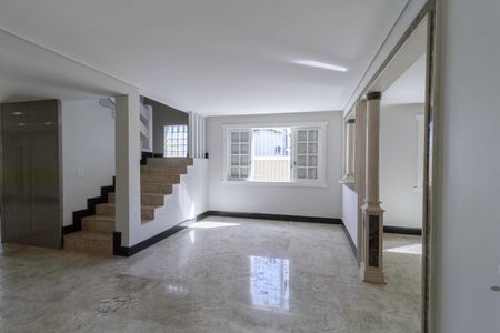 Casa à venda com 650m², 5 quartos e 4 vagas Casa à venda com 650m², 5 quartos e 4 vagasSala 2