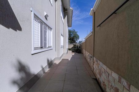 Casa à venda com 650m², 5 quartos e 4 vagas Casa à venda com 650m², 5 quartos e 4 vagasCorredor